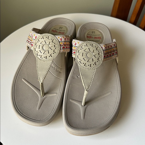 Sketchers Tone Ups Flip Flop Sandal Embroidered Strap grey/tan - Picture 7 of 14